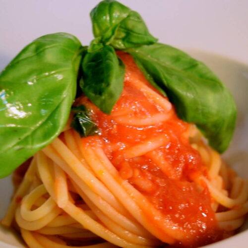 spaghetti-tomato-sauce-recipe-ilcasolare